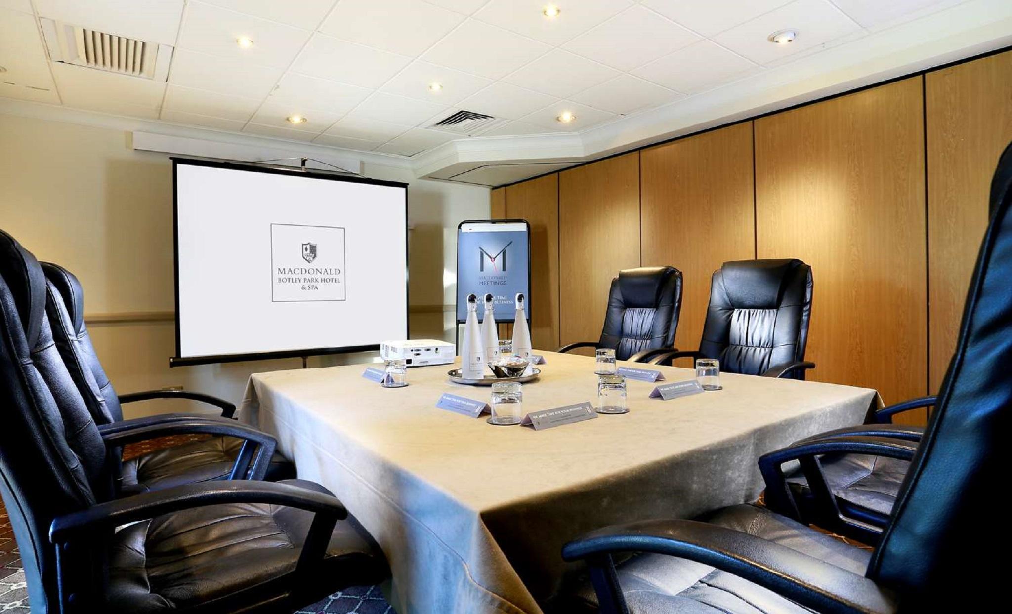 Macdonald Botley Park Y Hotel 4*