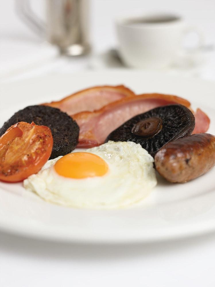Macdonald Botley Park & 4*